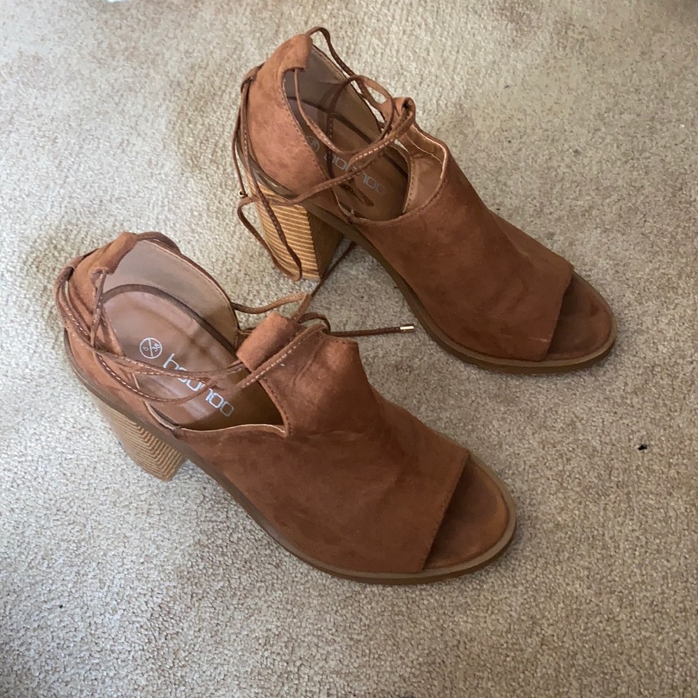 Worn once or twice. Very good condition